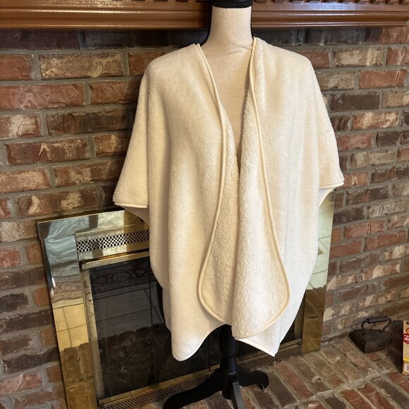 Ann Taylor Ivory Sherpa  Wrap One Size NWT - Picture 1 of 4